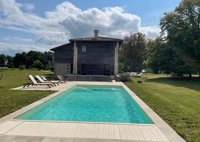 Casa de Férias Avec Piscine, Tennis Prive Et Wifi - Fr-1-653-10