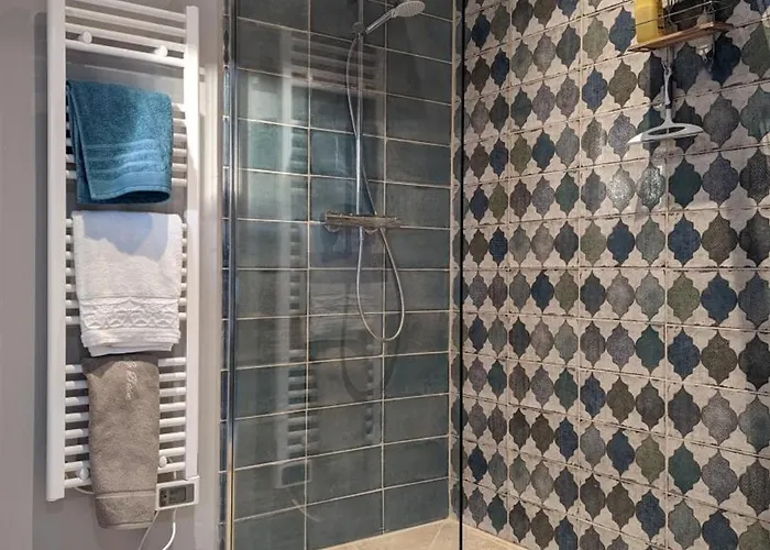 Avec Piscine, Tennis Prive Et Wifi - Fr-1-653-10