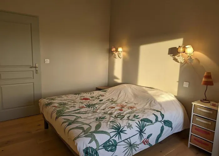 Casa de Férias Avec Piscine, Tennis Prive Et Wifi - Fr-1-653-10 Magnac-Lavalette-Villars