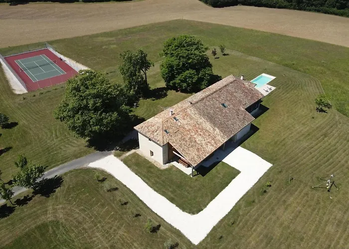 Avec Piscine, Tennis Prive Et Wifi - Fr-1-653-10 *